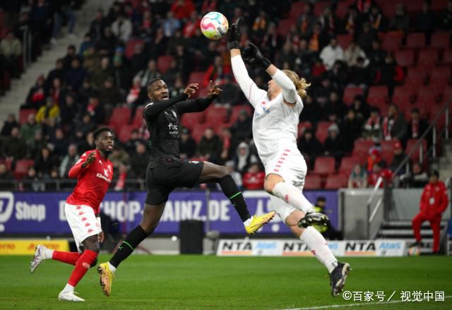 上半场比赛结束，曼城1-0暂时领先利物浦。